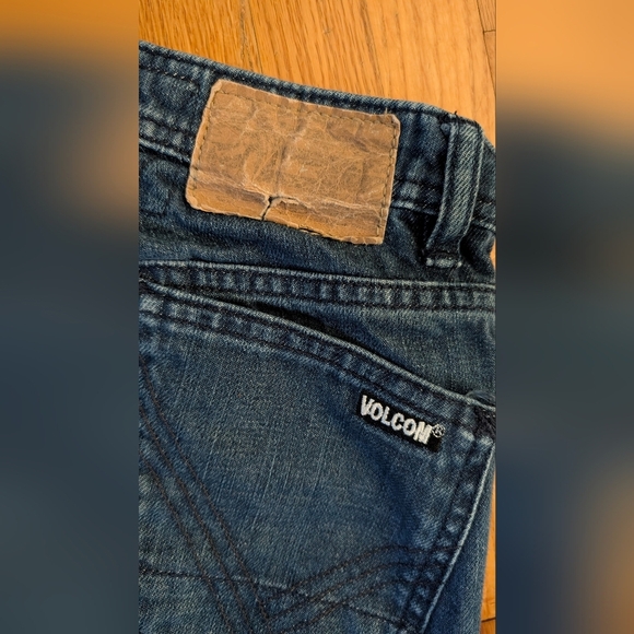 Volcom Blue Straight-Leg Jeans with Classic Design - Picture 5 of 5